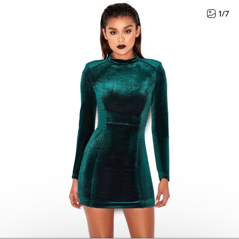 House of CB Isaura Long-Sleeve Velvet Mini Dress in Emerald Green Small